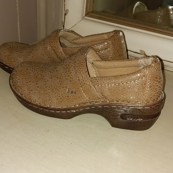 boc Shoes - NWOT BOC clogs